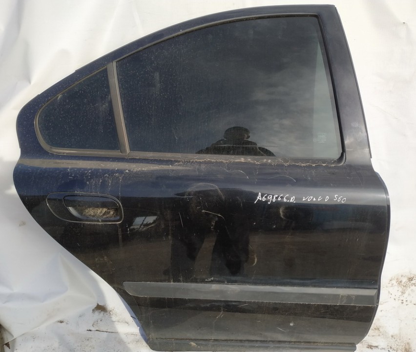 JUODOS Volvo S60 2002 Durys G.D.