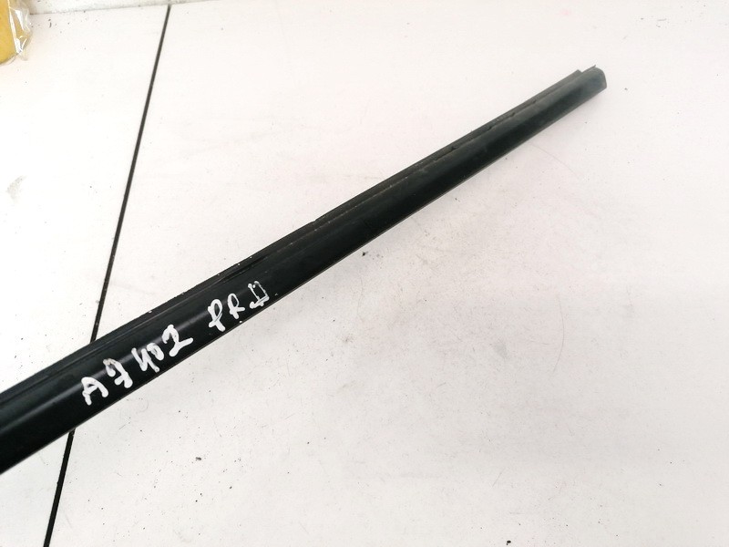 Mazda 3 2006 Listón embellecedor de la ventana de la puerta delantera - DELANTERO DERECHO - Thumbnail 2