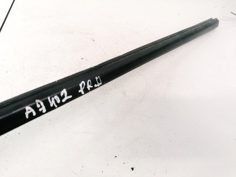 Mazda 3 2006 Listón embellecedor de la ventana de la puerta delantera - DELANTERO DERECHO - Thumbnail 3