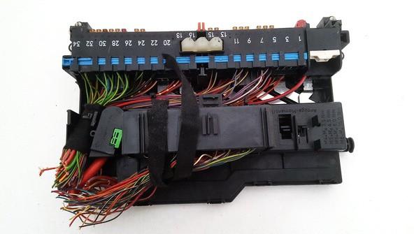 8364540 BMW 3-Series 1999 Fuse box