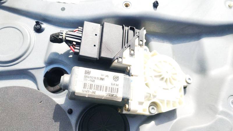 1J4959812C Volkswagen Golf 2001 Window Motor - REAR RIGHT