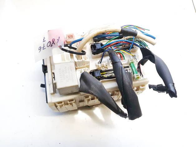 8273002150A Toyota Auris 2008 Fuse box