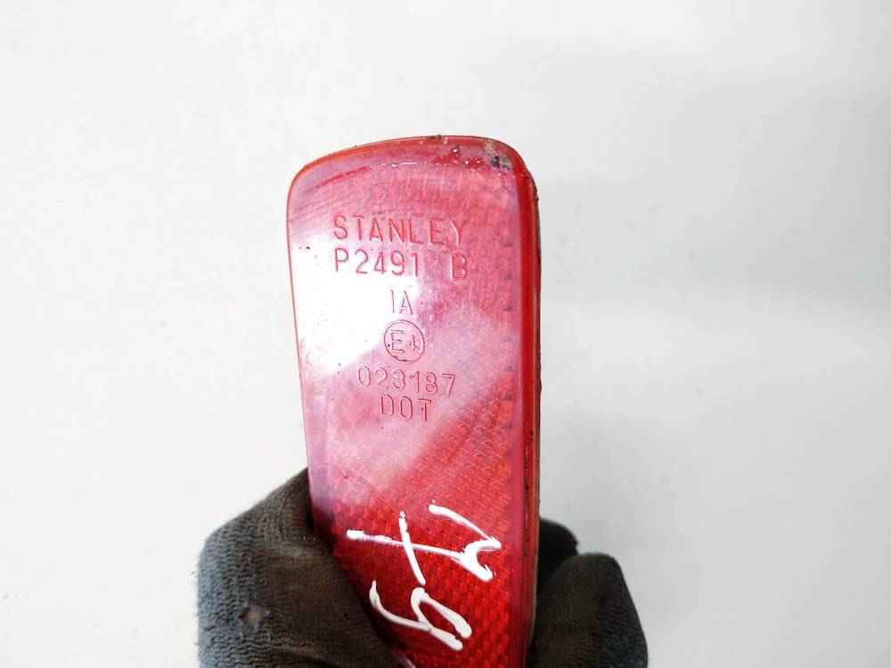 E4023187 Mazda 5 2006 Bampera atstarotājs - AIZMUGURE PA LABI - Thumbnail 3