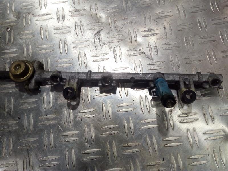 2325023020 Toyota Yaris 2000 RAMPE INJECTION