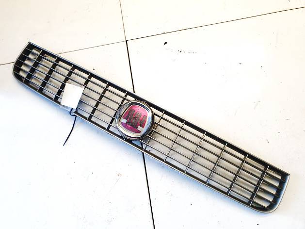 735335775 Fiat Punto 2008 Przednia kratka - PRZEDNIE