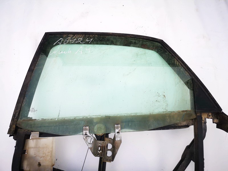 Audi A4 1995 Durvju stikls - AIZMUGURE PA KREISI