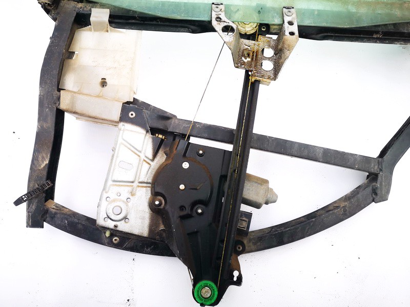 8D0839397B Audi A4 1995 Durvju loga pacēlājs - AIZMUGURE PA KREISI