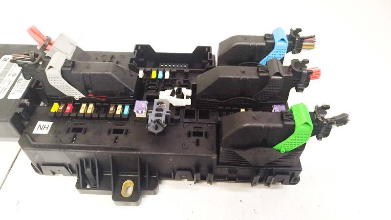 13220829 Opel Astra 2009 Fuse box