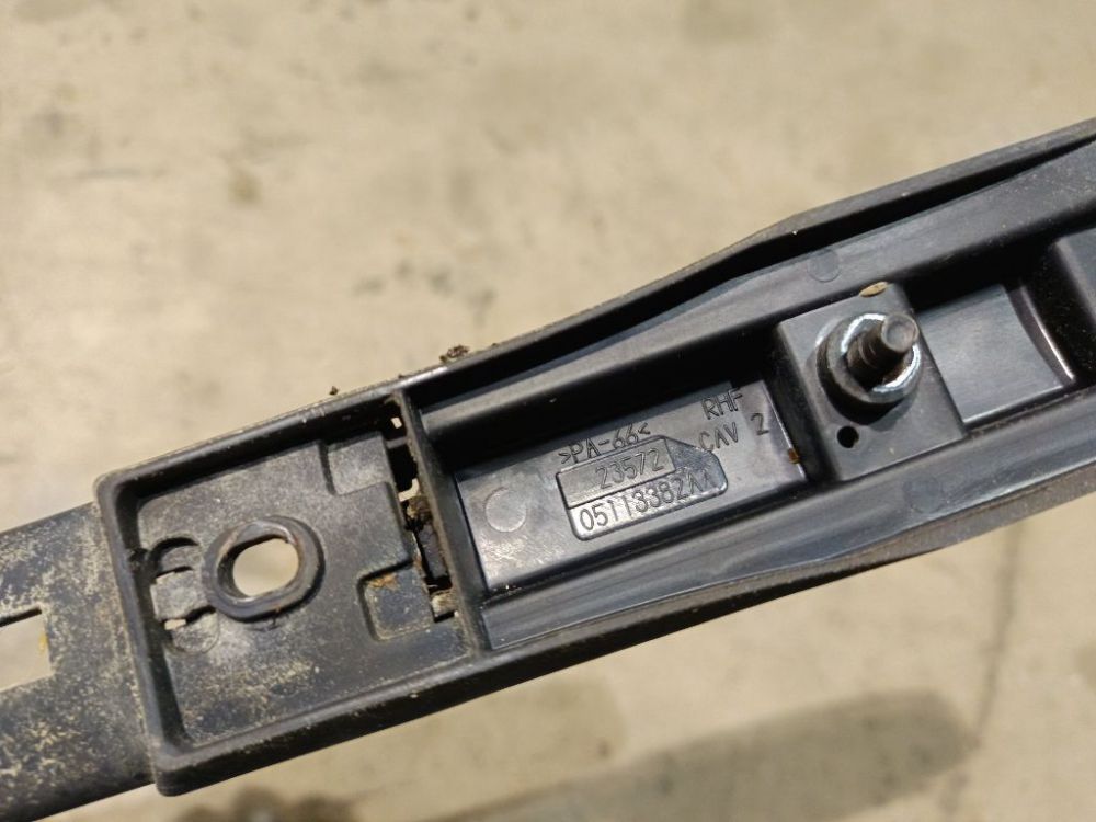 23572 Chrysler Voyager 2006 Roof rail - right side - Thumbnail 5