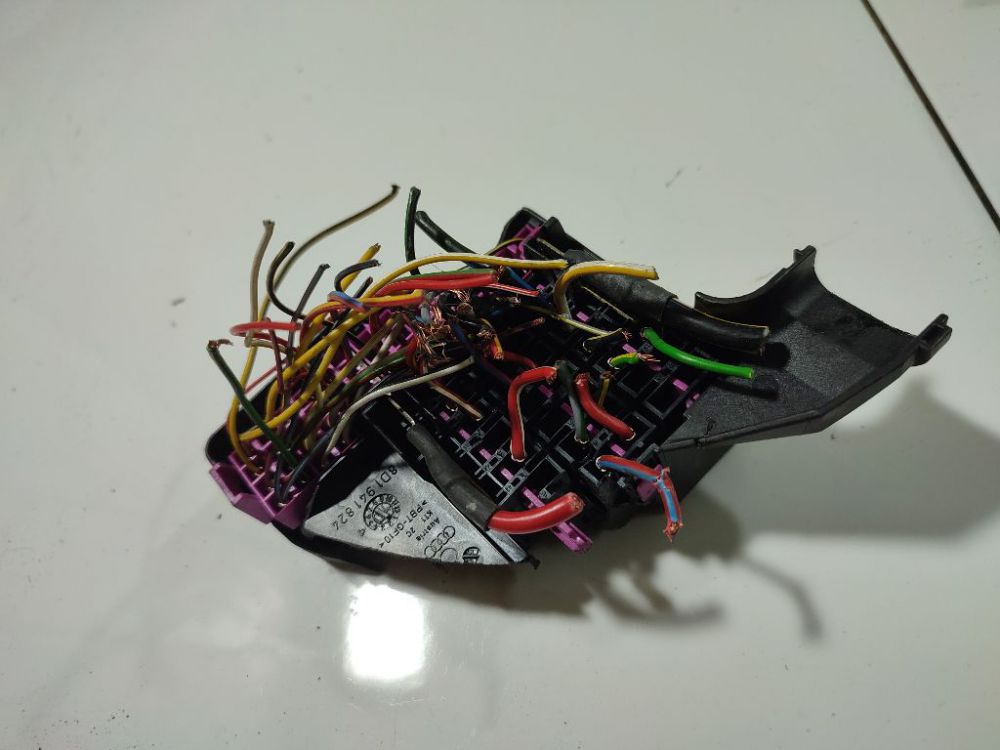 8D1941824 Volkswagen Passat 2005 Fuse box - Thumbnail 3