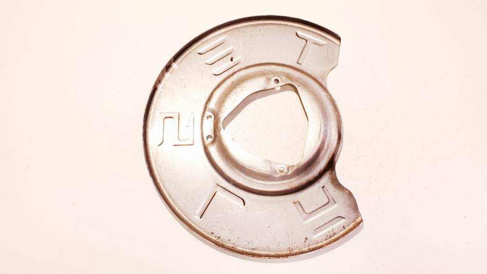 10446200B Tesla Model Y 2023 Щит опорный передний левый