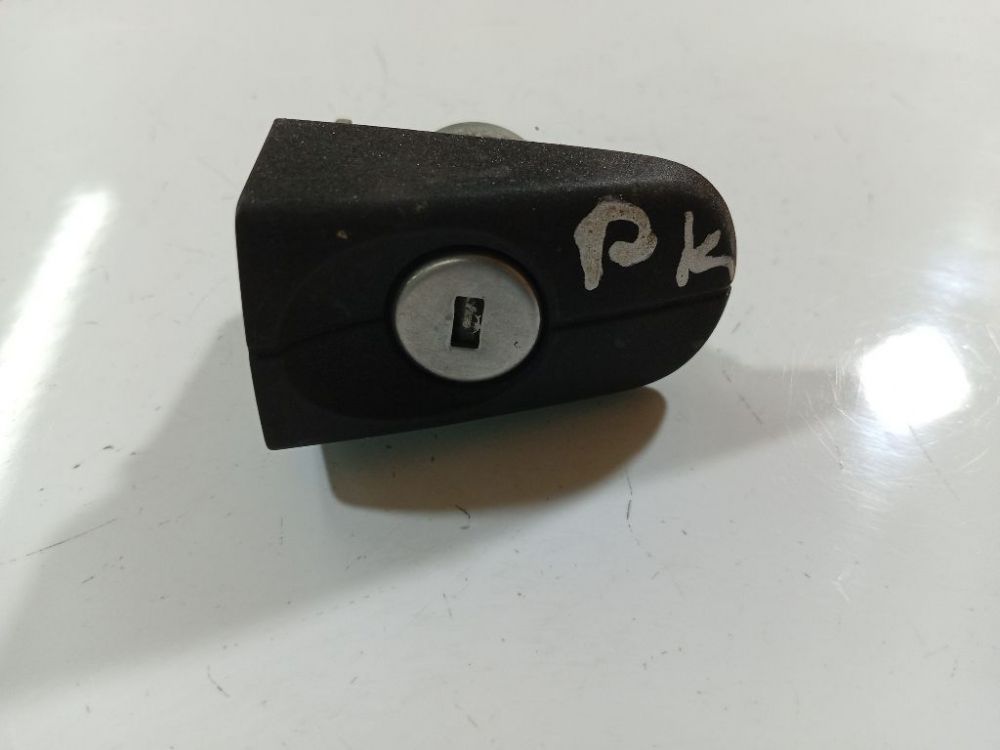 3M5AR21990A Ford Focus 2005 Barillet porte avant