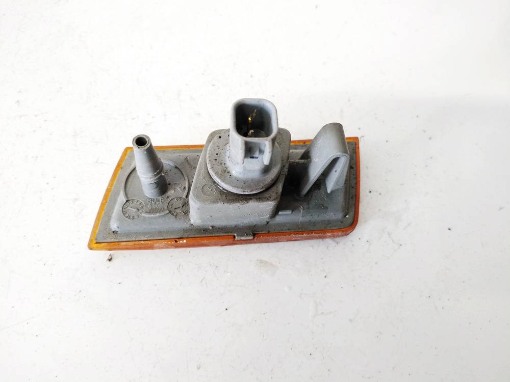 A00158622E Chrysler 300C 2005 Bumper Cover Reflector - FRONT LEFT - Thumbnail 2