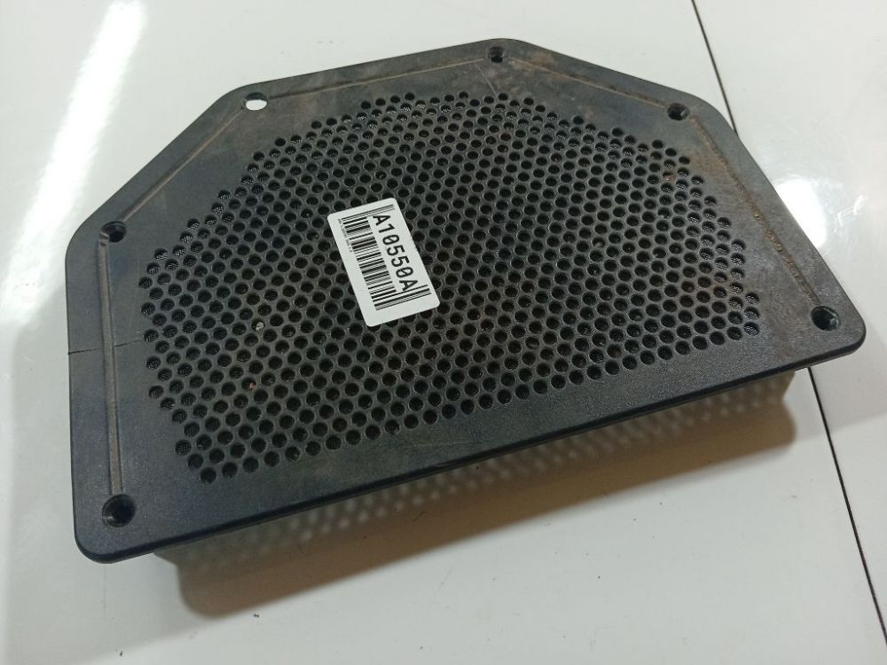 4913631821 BMW 1-Series 2005 передний решетка левый