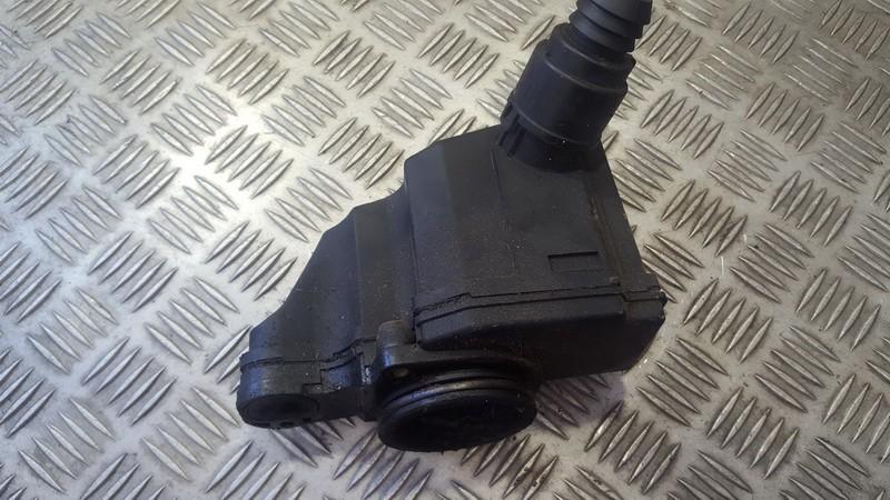 036103464G Volkswagen Polo 1996 Replacing Oil Breather (Oil Decanter)