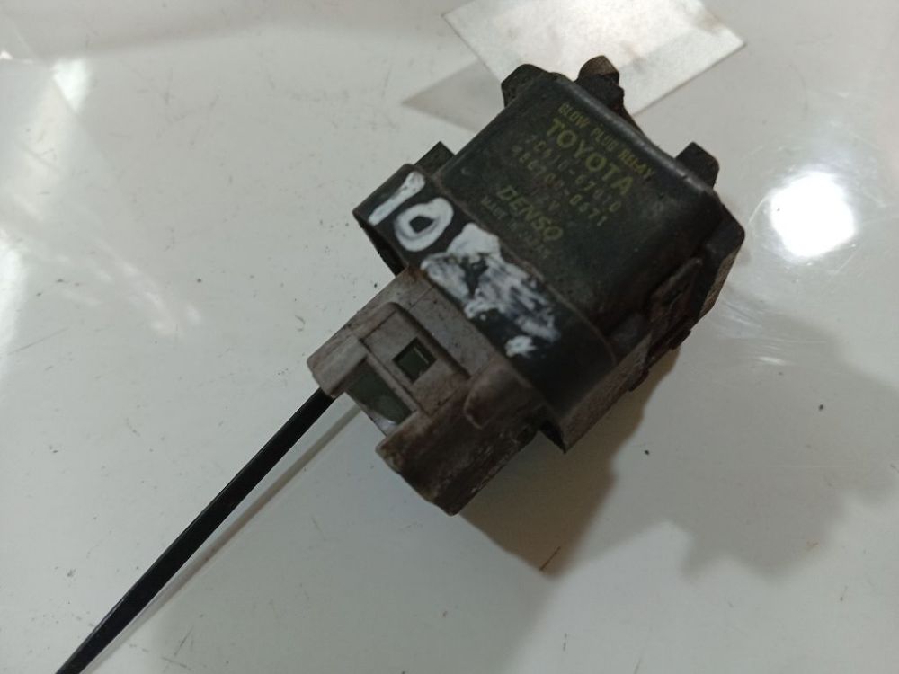 2861067010 Toyota Auris 2007 Glow plug relay
