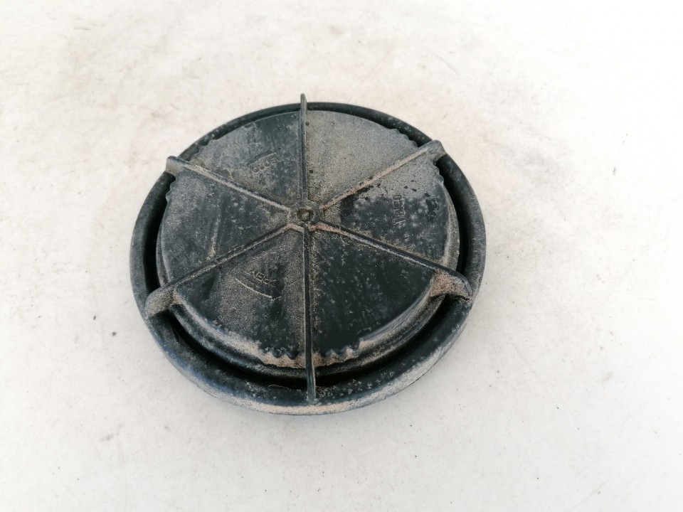 89391724 Volkswagen Polo 2007 Headlight bulb dust cover cap - FRONT