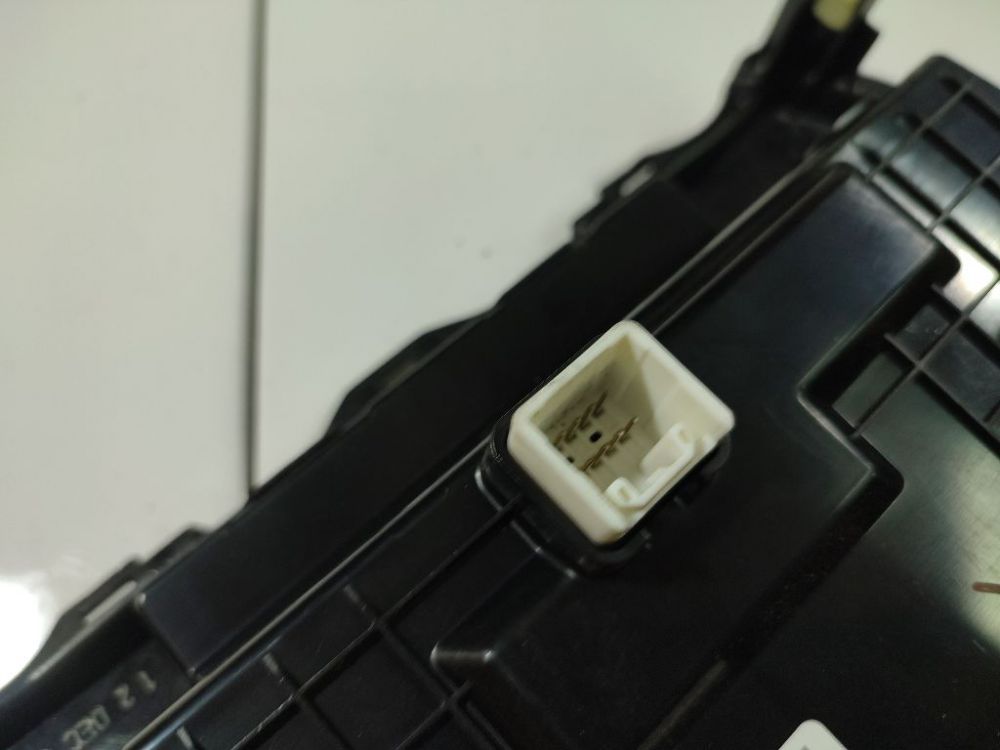 5590002220B Toyota Auris 2007 Climate Control Panel (heater control switches) - Thumbnail 4