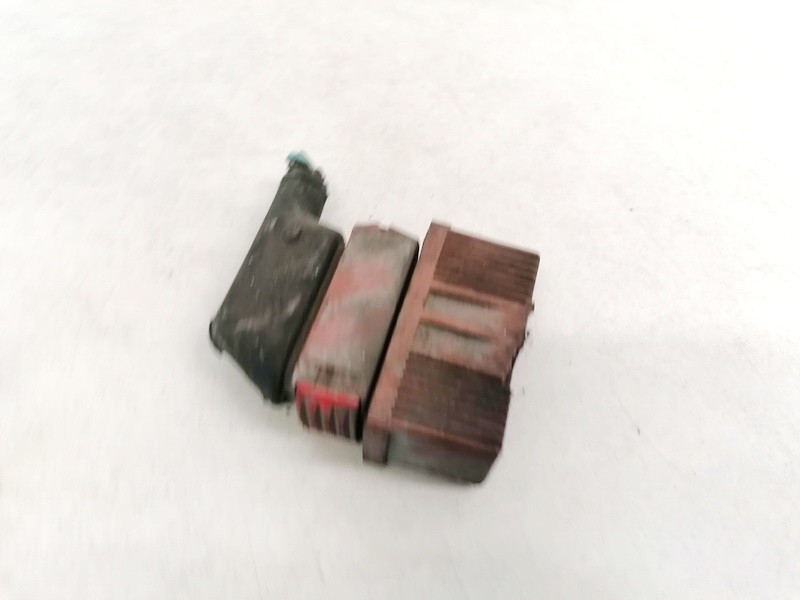 240109 USED Fuel Pump Relay Peugeot 206 1999 1.4L 10EUR EIS01462086