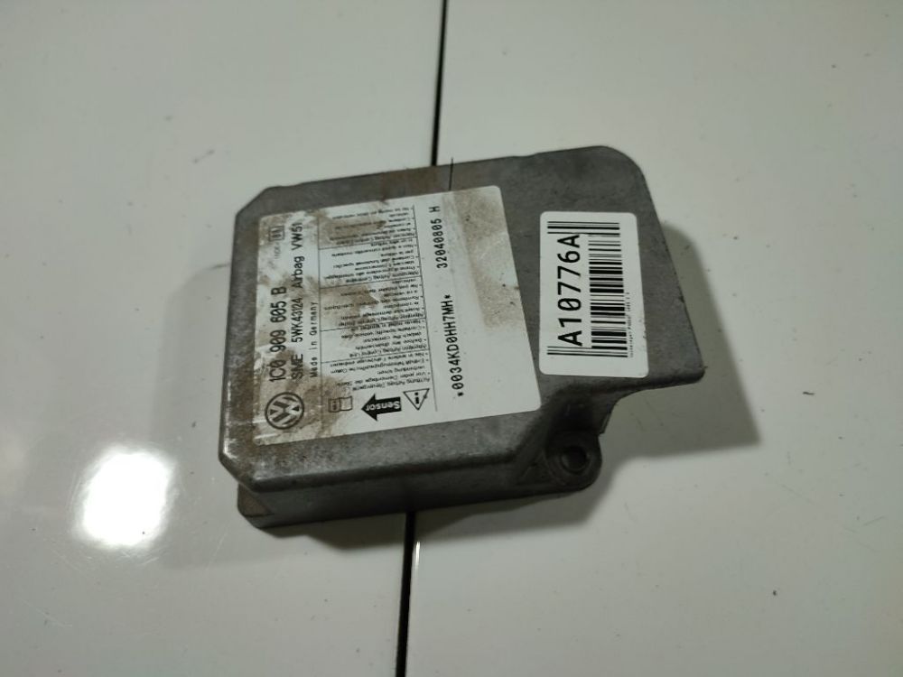 1C0909605B Volkswagen Passat 2005 Airbag crash sensors module