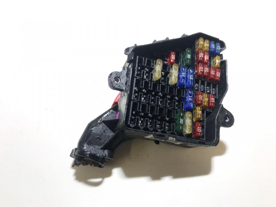 8D2941824 Audi A6 1999 Fuse box