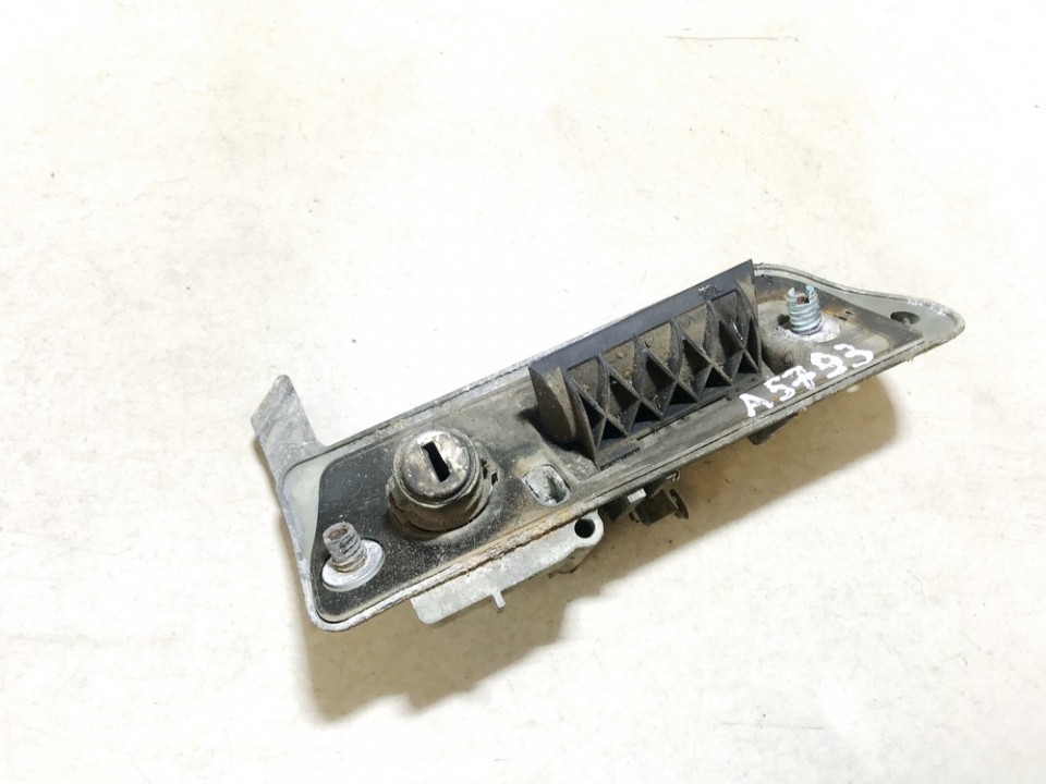 2K0827565 Volkswagen Caddy 2005 Aizmugurējā vāka ārējā roktura (mikroslēdzis) - AIZMUGURE