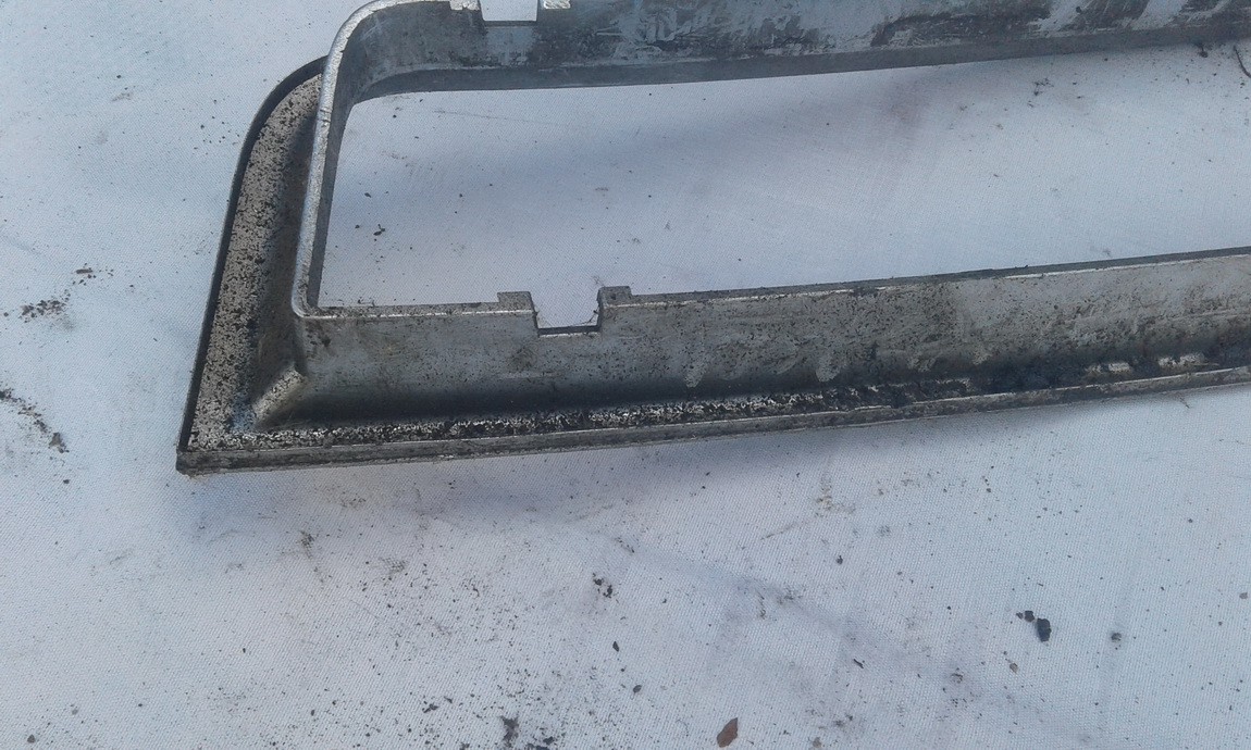 8E0807647 Audi A4 2004 Hood grille - FRONT - Thumbnail 3