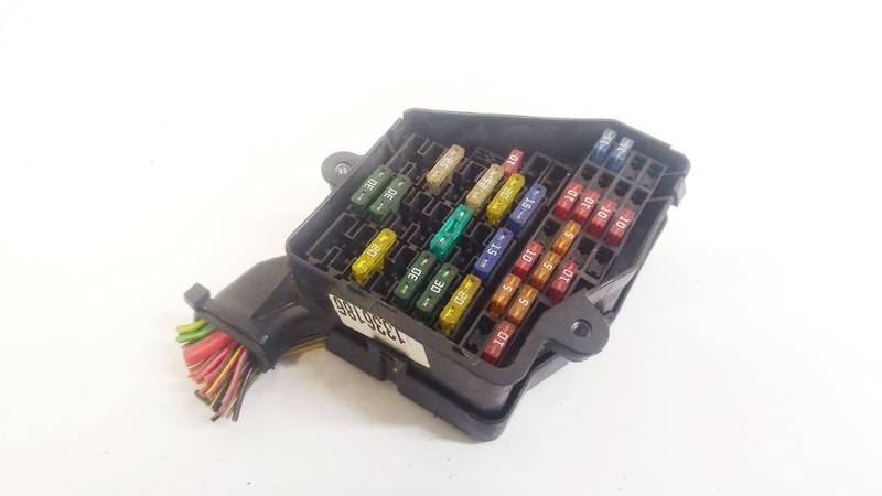8D2941824 Audi A6 2002 Fuse box