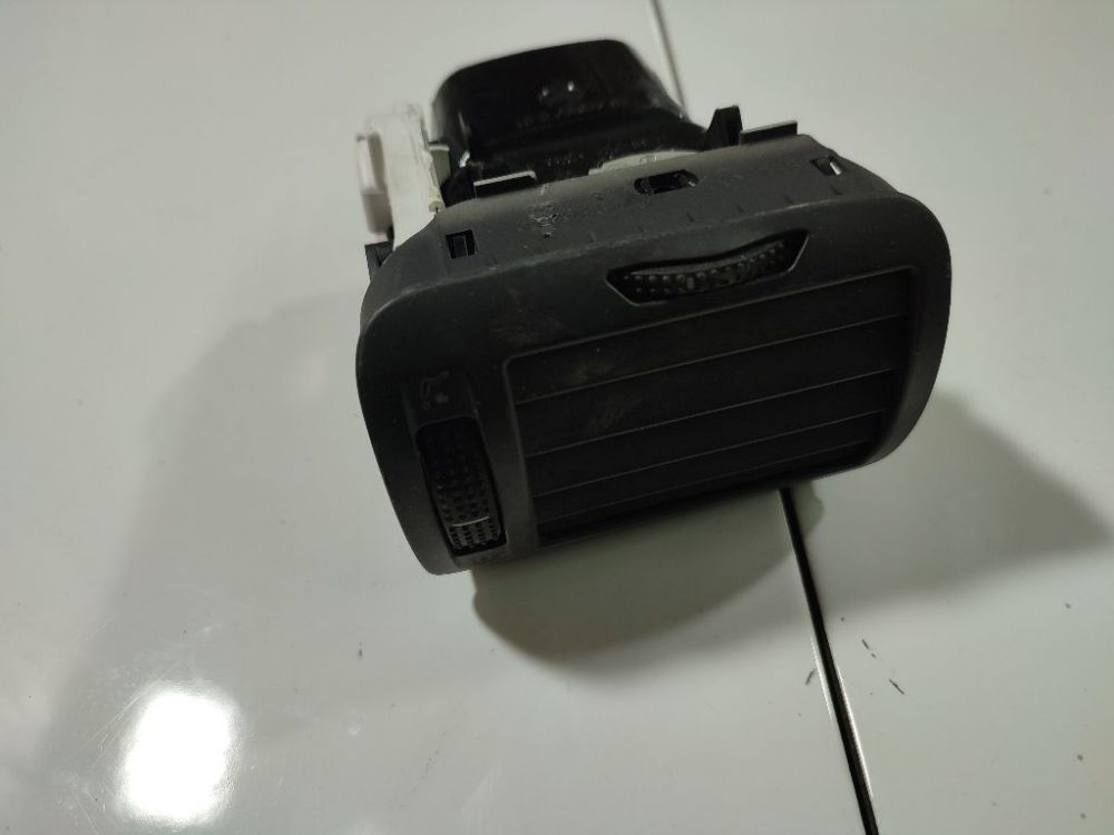 3B0819703D Volkswagen Passat 2005 Dash Vent (Air Vent Grille)