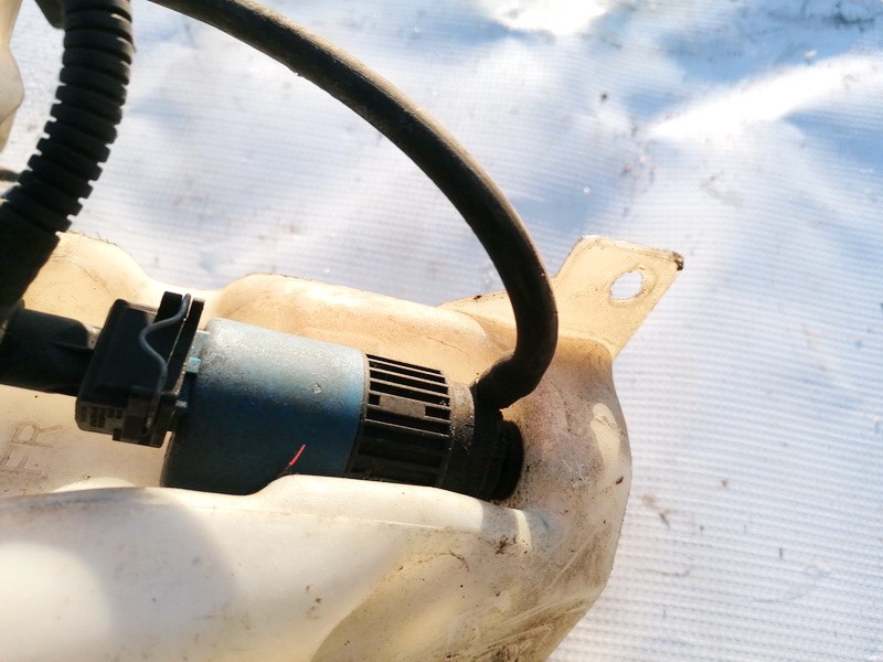 USED USED Windshield Windscreen Washer Pump Volvo V40 2001 2.0L