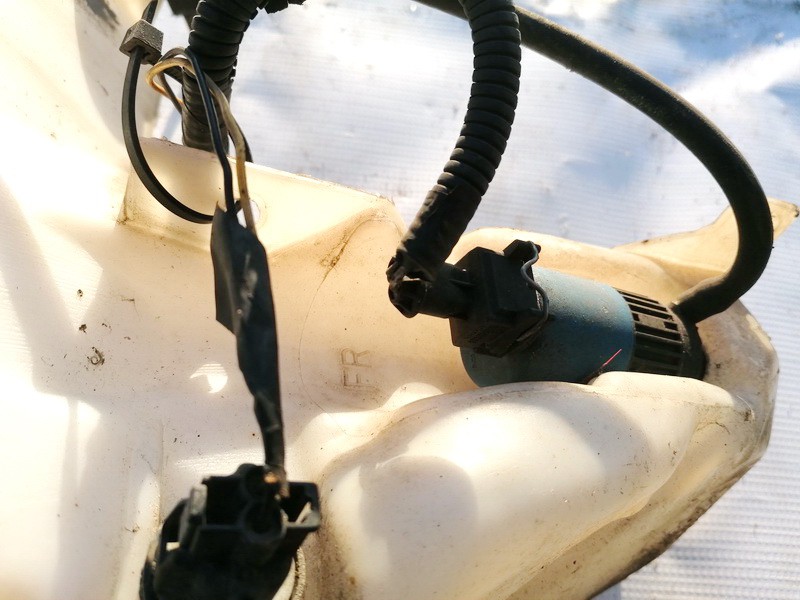 USED USED Windshield Windscreen Washer Pump Volvo V40 2001 2.0L