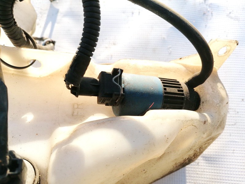 USED USED Windshield Windscreen Washer Pump Volvo V40 2001 2.0L