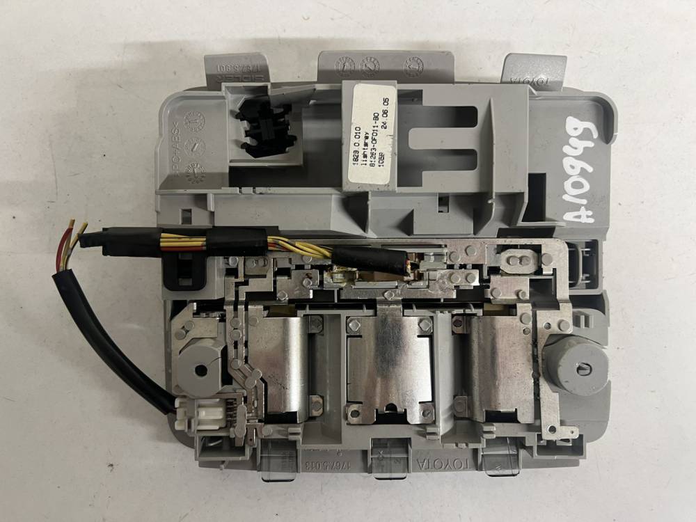 17675013 Toyota Corolla Verso 2006 Włącznik oświetlenia wnętrza - PRZEDNIE - Thumbnail 3