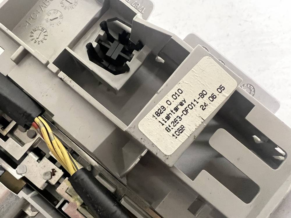 17675013 Toyota Corolla Verso 2006 Włącznik oświetlenia wnętrza - PRZEDNIE - Thumbnail 4