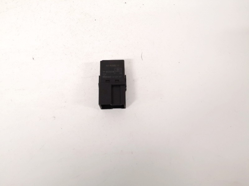 MB953382 Volvo V40 2001 Relay module