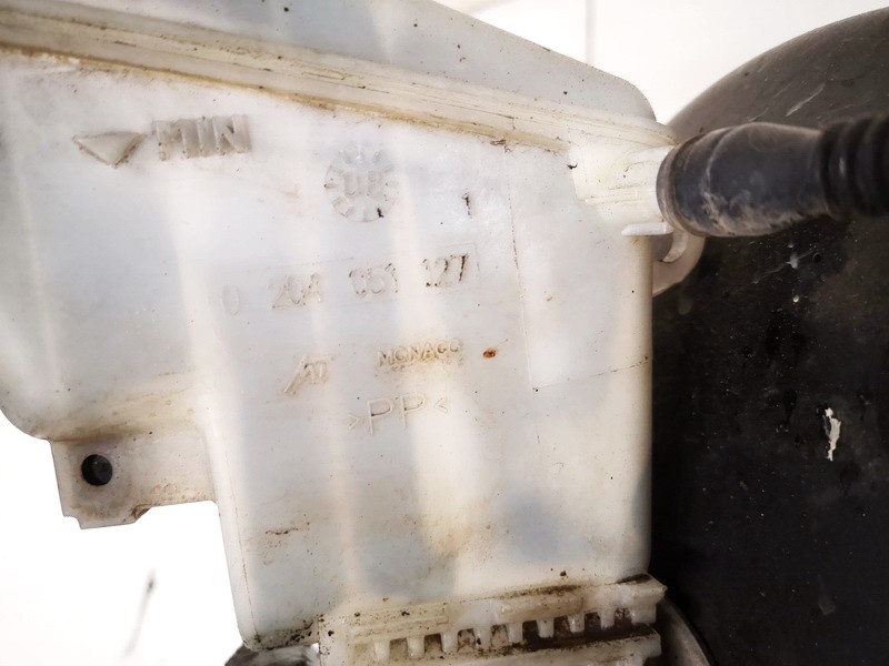 0204051127 used Brake Master Cylinder Reservoir Opel Corsa 2008 1.3L