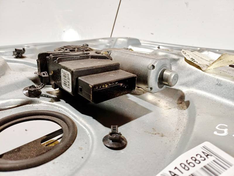 0130821696 Volkswagen Passat 2001 Durvju loga pacēlāja motors - AIZMUGURE PA LABI - Thumbnail 2