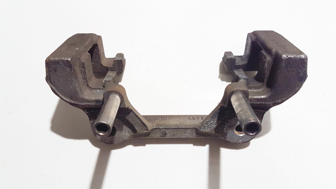 775926 BMW 3-Series 2016 Bremžu suporta skava  - PRIEKŠA PA LABI