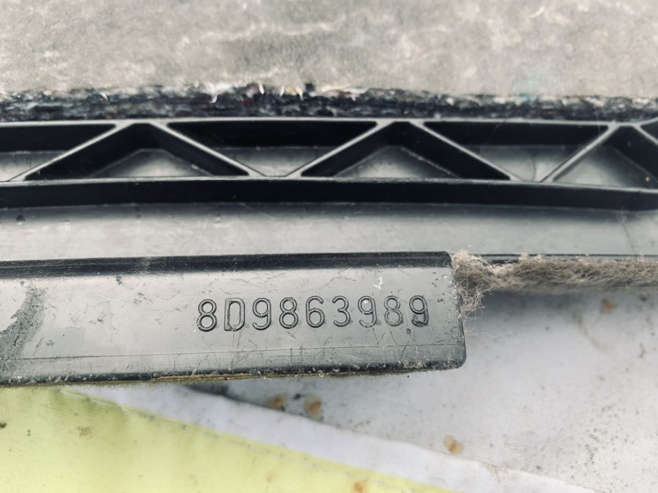 8D9863989 Audi A4 2000 Salono apdaila (plastmases) - Thumbnail 3