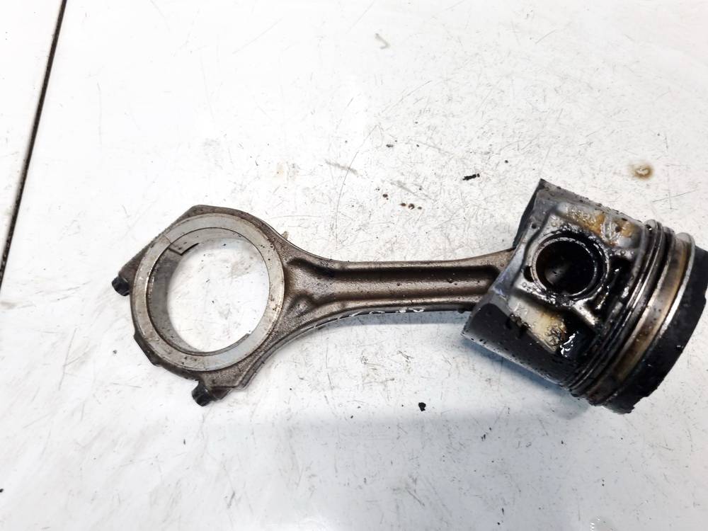 078118HSR Audi A4 2002 Mäntä ja vauhtipyörä