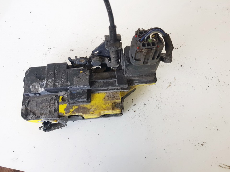 Volkswagen Touareg 2005 Door Lock Mechanism - FRONT RIGHT
