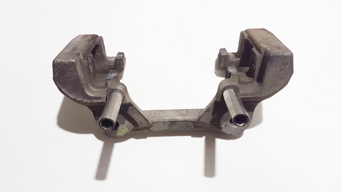 775926 BMW 3-Series 2016 Bremžu suporta skava  - PRIEKŠA PA LABI