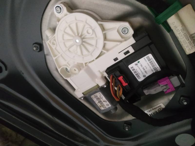 1K0959792J Volkswagen Golf 2006 Window Motor - FRONT RIGHT