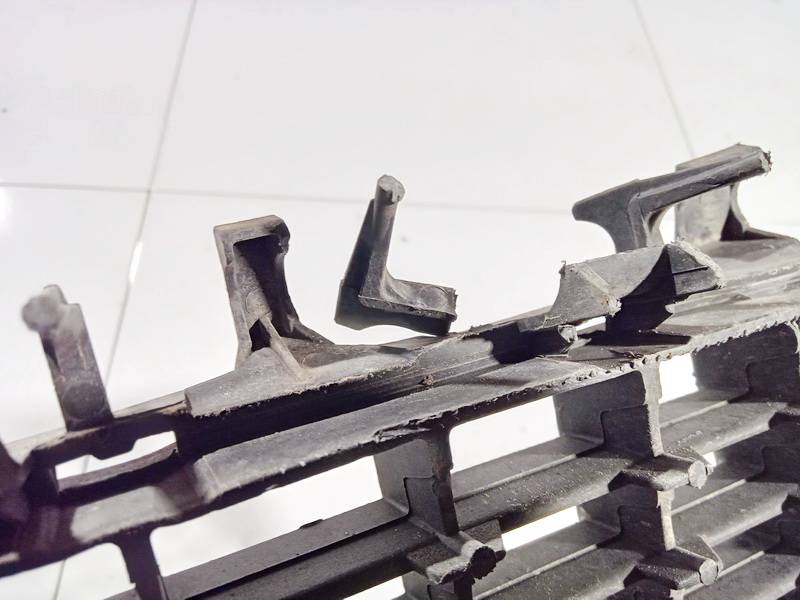 239263762 Opel Vectra 2002 Hood grille - FRONT - Thumbnail 3