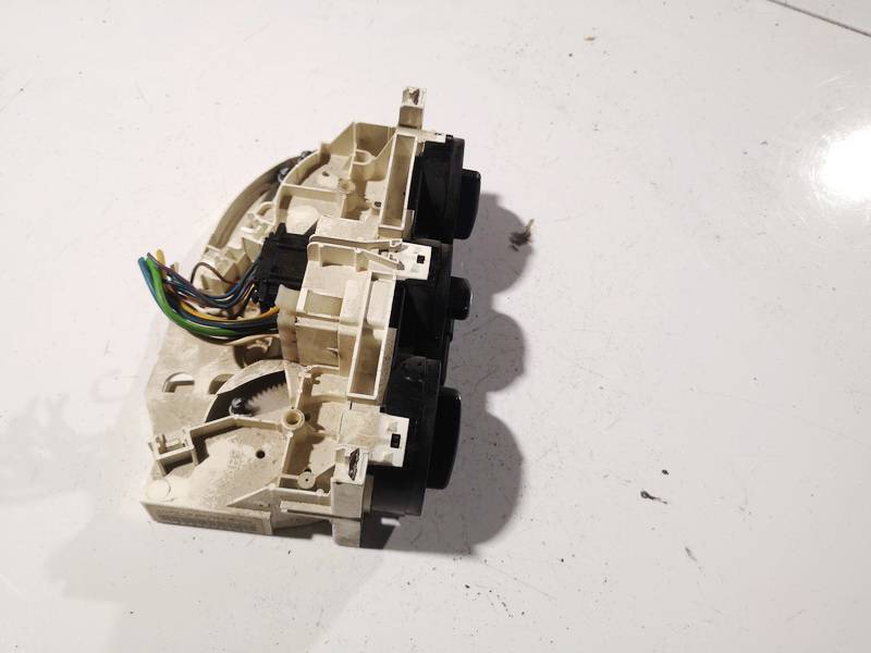 Skoda Octavia 2003 Climate Control Panel (heater control switches) - Thumbnail 3