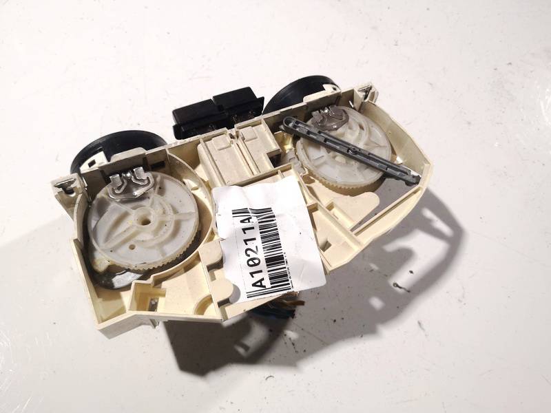 Skoda Octavia 2003 Climate Control Panel (heater control switches) - Thumbnail 2