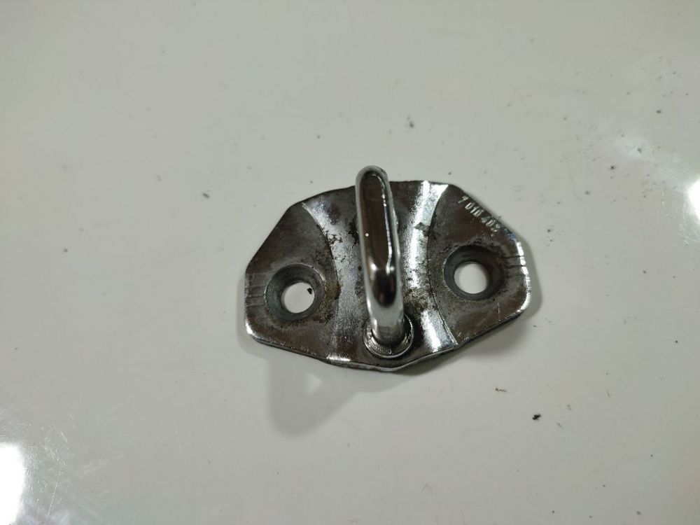 7010402 BMW 1-Series 2005 Ответная часть замка двери задний