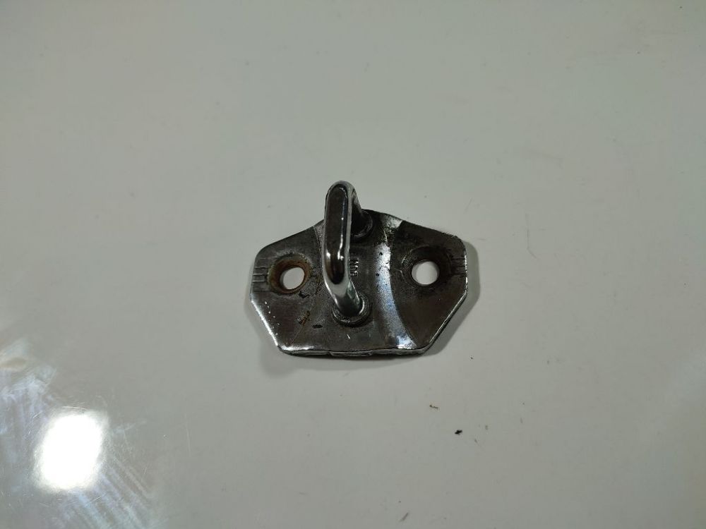 BMW 1-Series 2005 Ответная часть замка двери задний