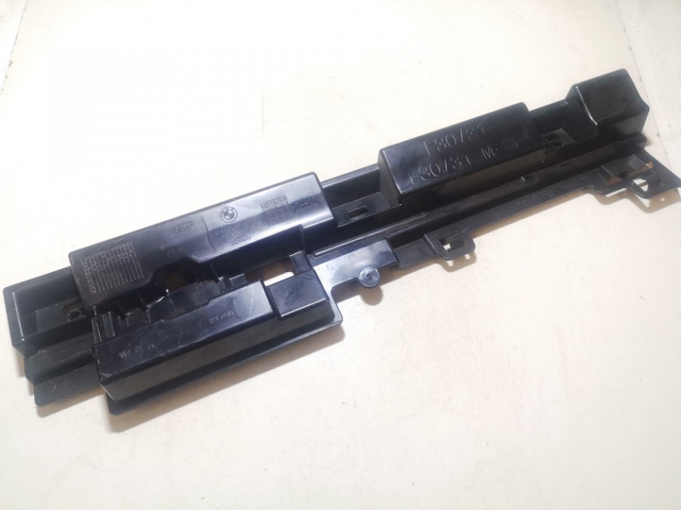 51777256918 BMW 3-Series 2013 Côté Jupe Support Côté Droit