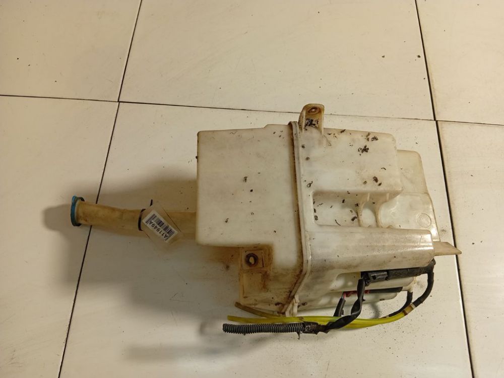 Toyota Avensis 2003 Windshield Washer Reservoir tank (WASHER BOTTLE ...